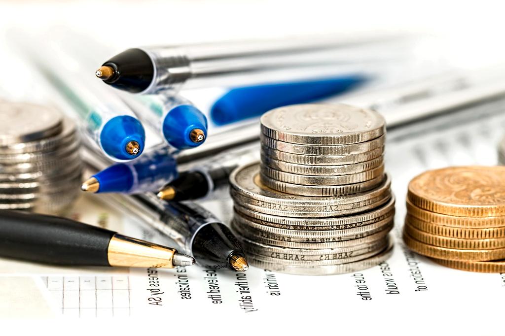 Nowoczesne biuro doradztwa finansowego z panoramicznym widokiem na miasto