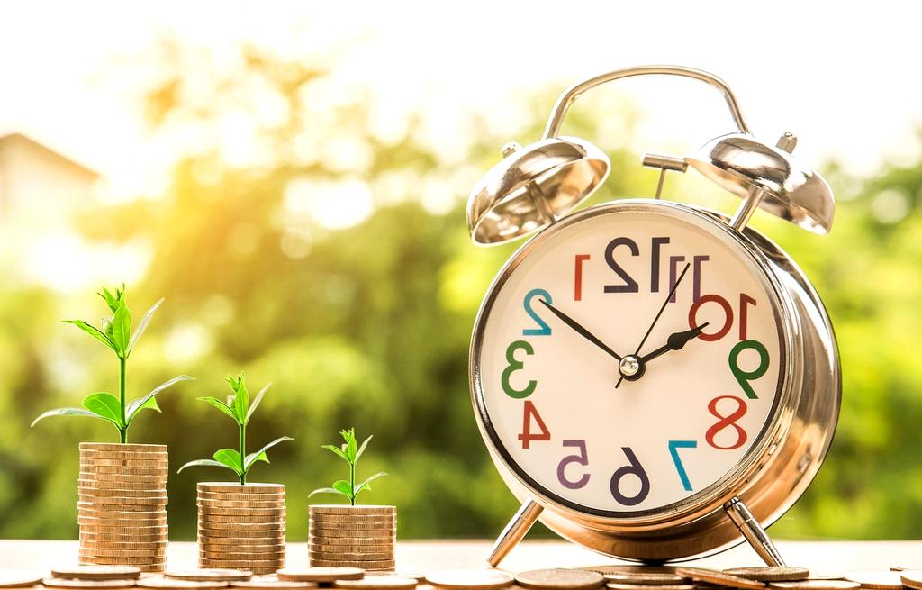 Spotkanie dotyczące planowania emerytalnego z dokumentami i kalkulatorem