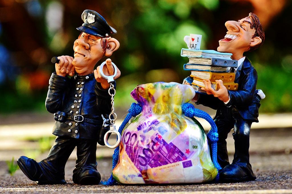 Prezentacja strategii finansowej dla klienta w biurze